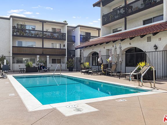 3rd image of 5334 Lindley Ave Unit 340