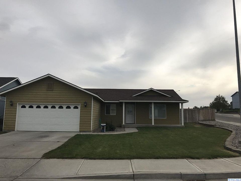 1st image of 320 Villa Real Dr