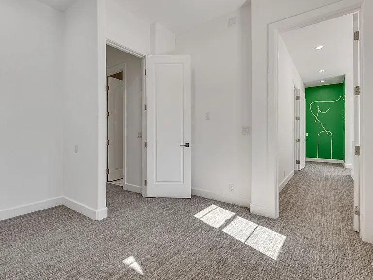 628 Edgebrook Dr — Photo 45