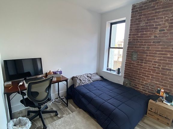 5th image of 58 E 1st St #6DE2