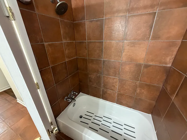 2501 Chelwood Park Blvd NE #D — Photo 5