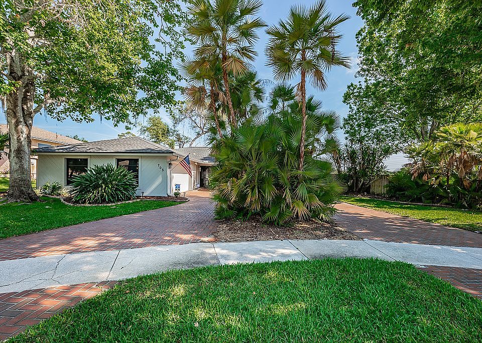 2nd image of 705 Rolling Hills Dr