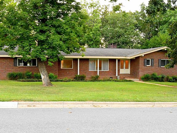 2nd image of 5808 Lenlock Cir SE