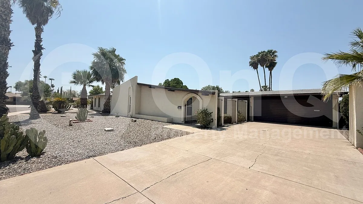 4 bed, 2.0 bath, 1956 sqft, $2,699 — Photo 2