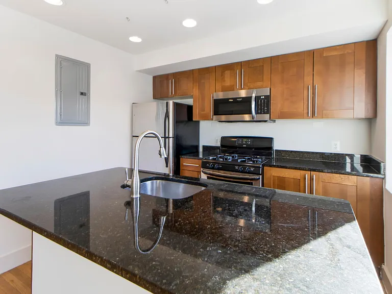1310 K St SE #204 — Photo 8
