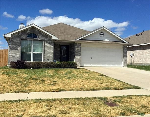 1st image of 900 Sheila Dr