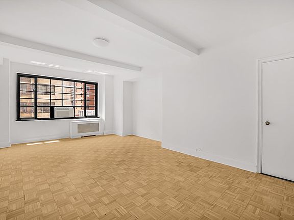 3rd image of 307 E 44th St APT 1108