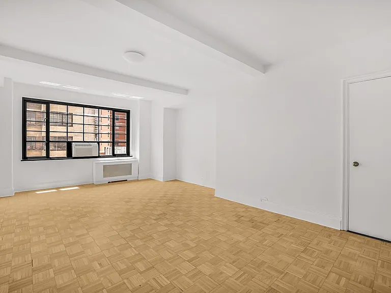 307 E 44th St #1108 — Photo 1