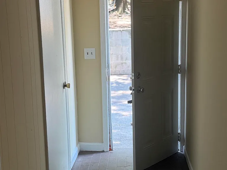 1111 Standish St — Photo 27