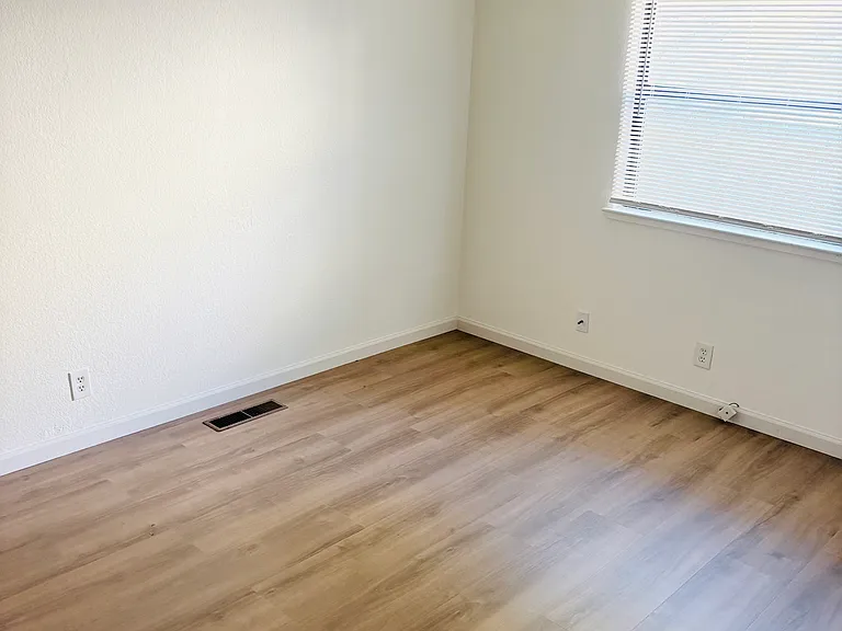 23457 Amber Ct — Photo 8
