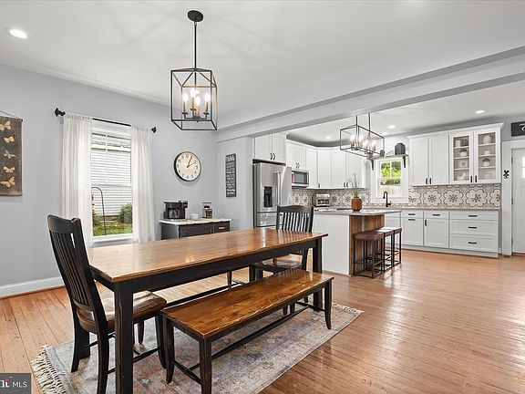 3rd image of 16645 Frederick Rd