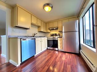 759 N 74th St APT 3, Seattle, WA 98103