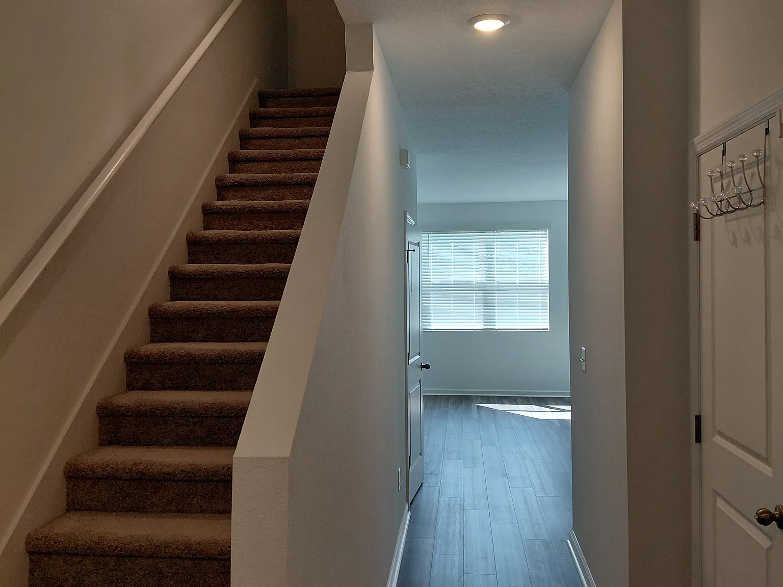 3 bed, 1386 sqft, $2,100 — Photo 3