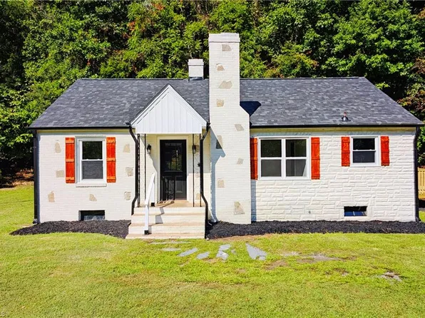 4756 Baux Mountain Rd, Winston Salem, NC 27105