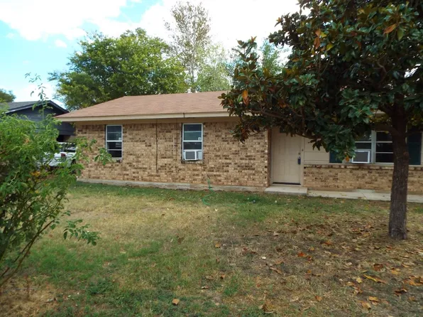 207 Poco St, Bangs, TX 76823