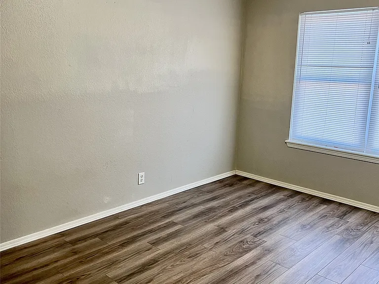 414 E Waco Pl — Photo 15