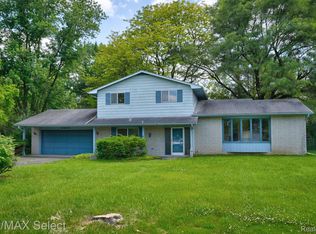 6025 Lancaster Dr, Flint, MI 48532