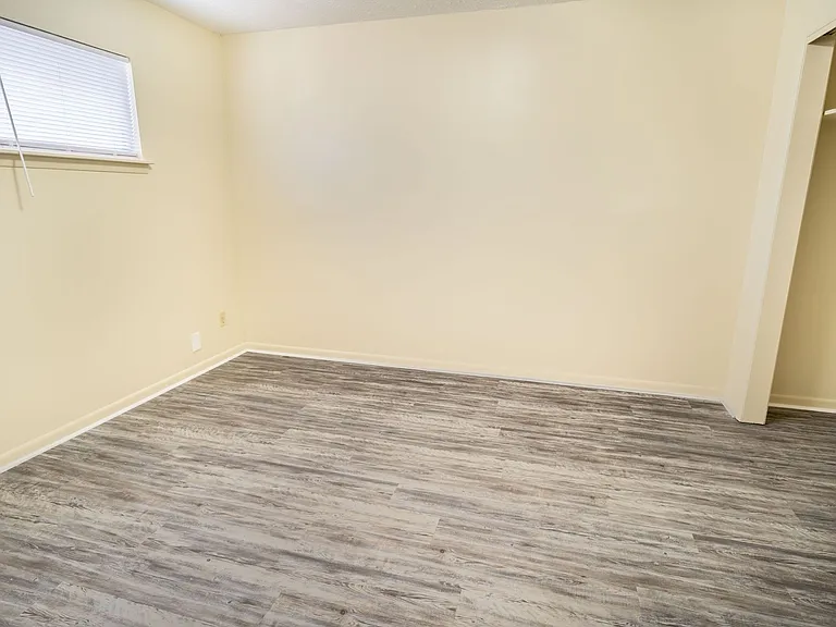410 Church Ave NE — Photo 13