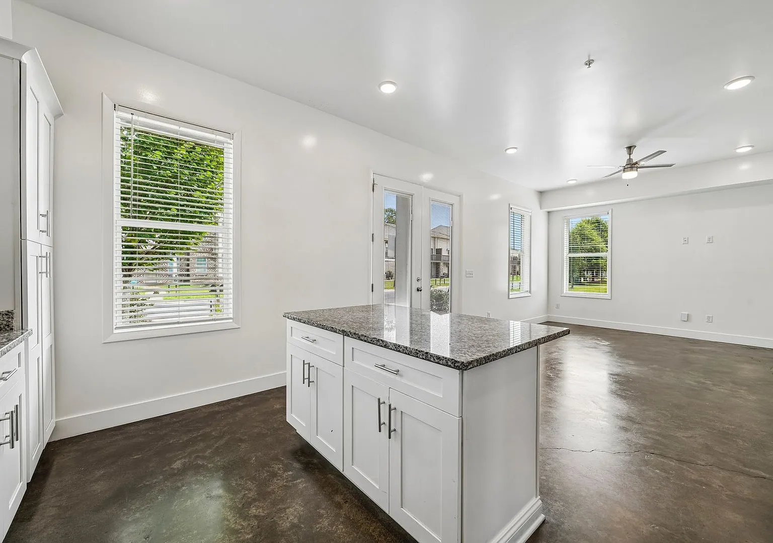 501 Wesley Place — Photo 4