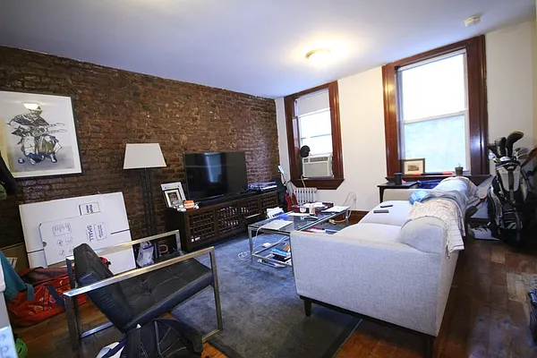 Rented by Dynamik Realty | media 10