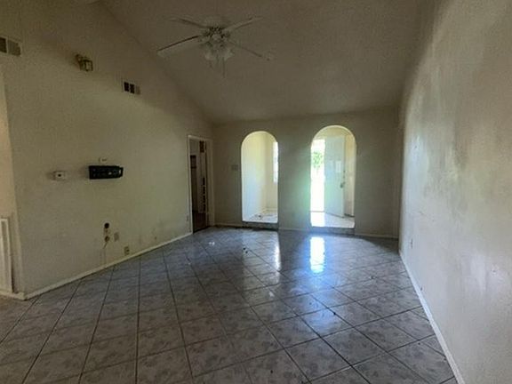 2nd image of 5419 Shirley St
