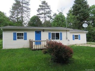 414 Chestnut St, Houghton Lake, MI 48629