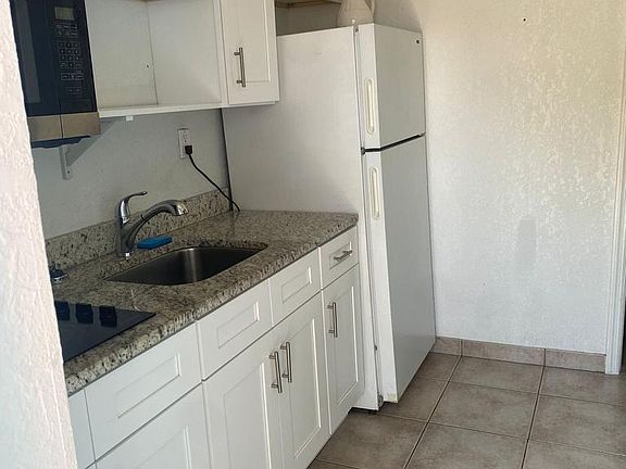 4th image of 4302 N Lois Ave #1