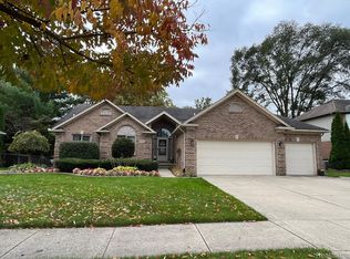 8180 Lindamar Ln, Shelby Township, MI