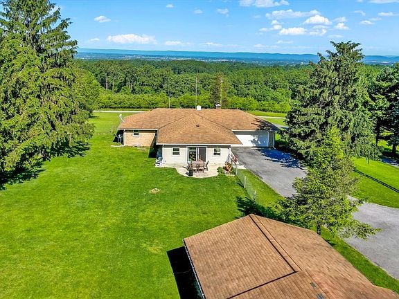 3rd image of 307 Mountain Rd