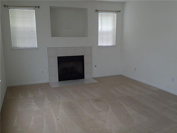 4th image of 2347 Colfax Ln