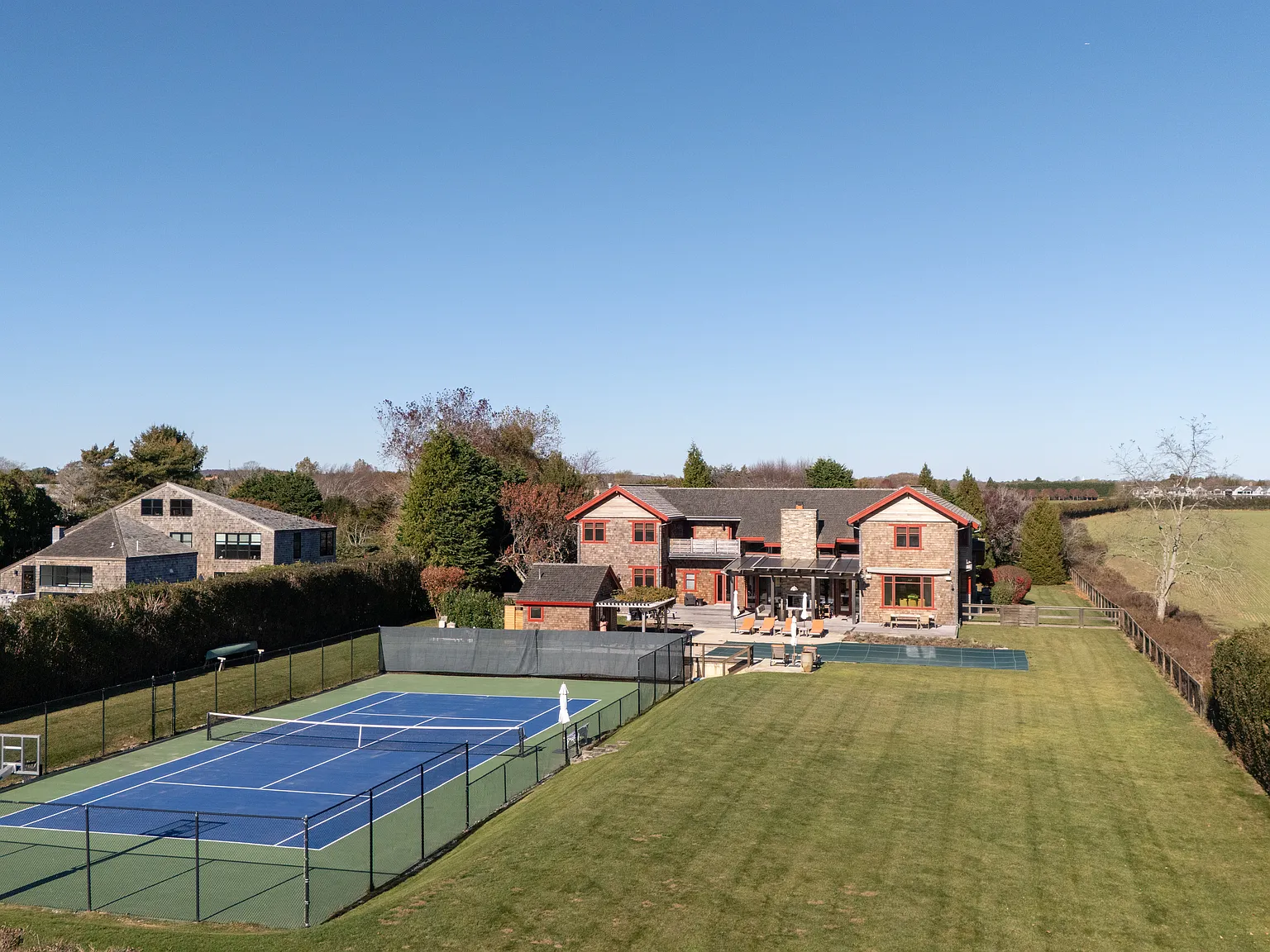 Bridgehampton Estate with Tennis — Photo 1