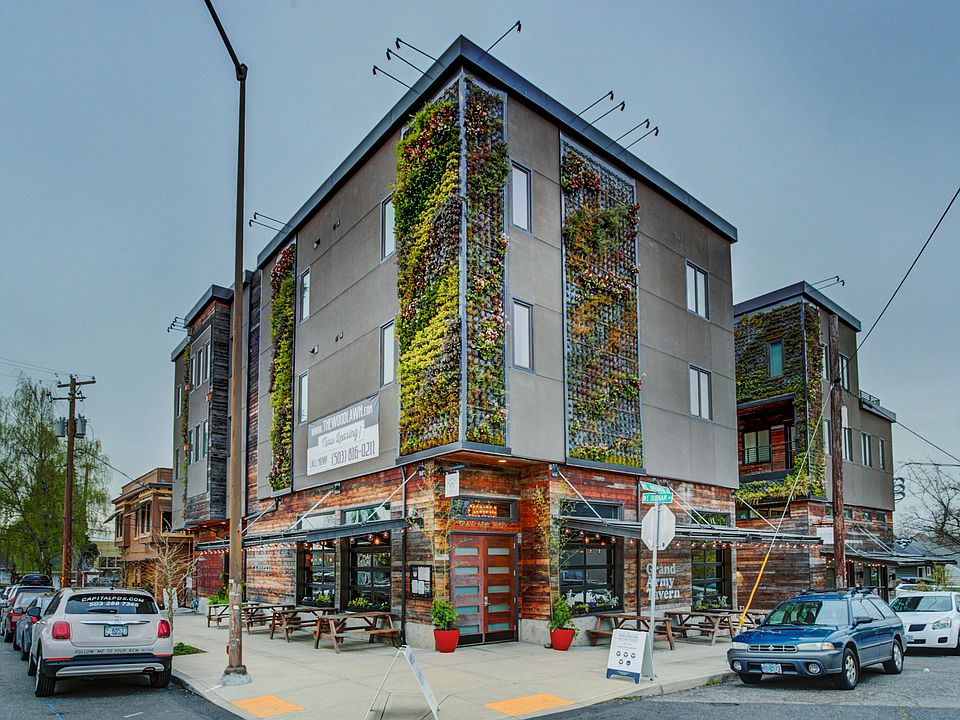 1st image of 909 NE Oneonta St #101