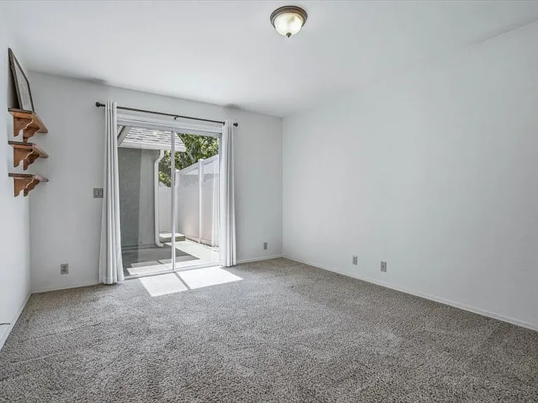 989 Bluebell Way — Photo 12