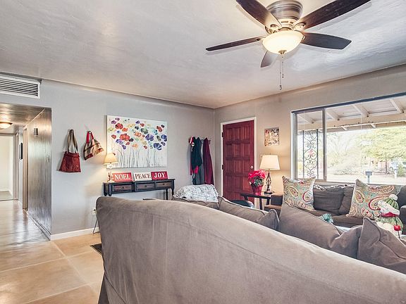 3rd image of 2802 E La Cienega Pl