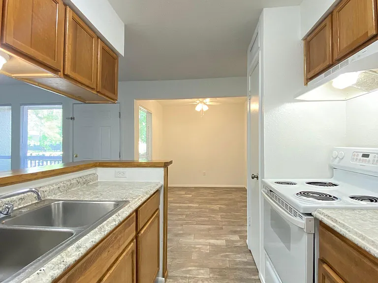 Pine Ridge Apartments — Photo 6