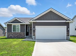 87 SE Dorr Dr, Pleasant Hill, IA 50327