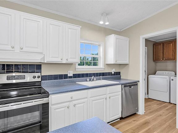 4th image of 185 Mountain Dale Dr