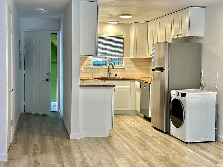 Park Plaza Apartments — Photo 6