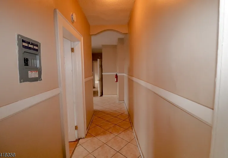 413 Lyons Ave #2L — Photo 5