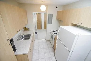 9 Mandalay Dr