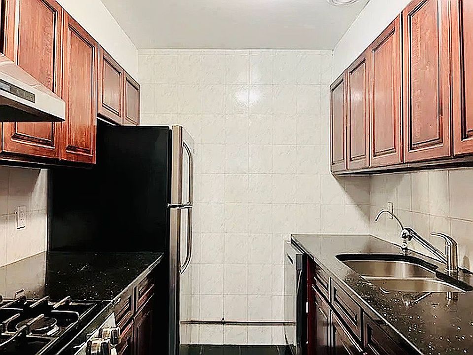 1st image of 305 Cherry St APT 2