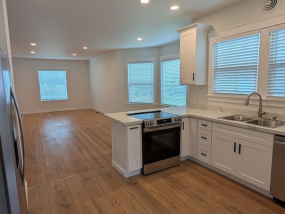 4th image of 315 4th Ave SE