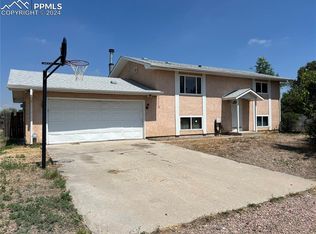 541 S Clarion Dr, Pueblo West, CO 81007