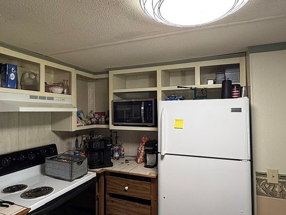 4th image of 143 Lyndon Cir