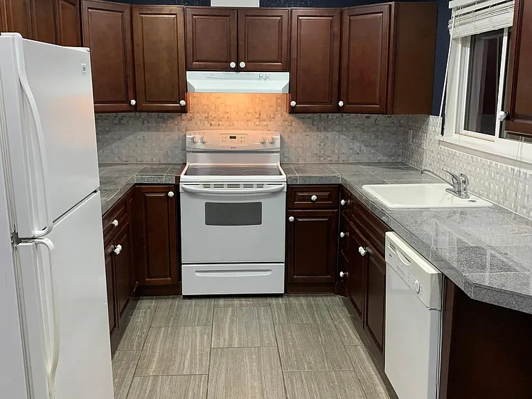 3654 N Collister Dr — Photo 3