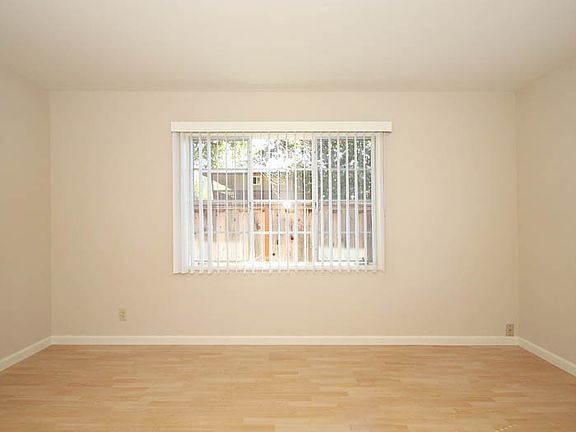 2nd image of 386 Madeline Ct