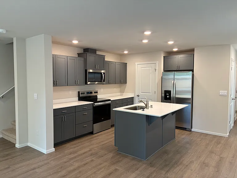 1104 SE 193rd Pl — Photo 3