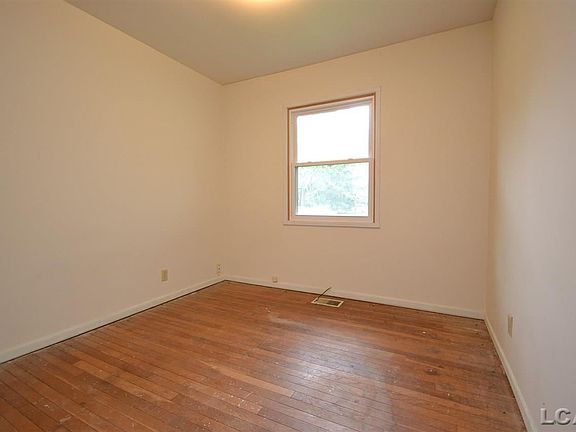 5th image of 1001 Sunset Dr