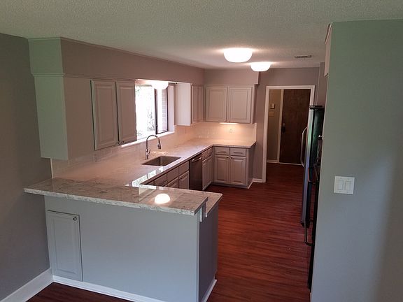 5th image of 2716 Sandy Cir