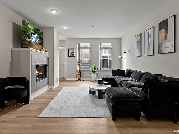 3rd image of 1417 Raliegh Pl